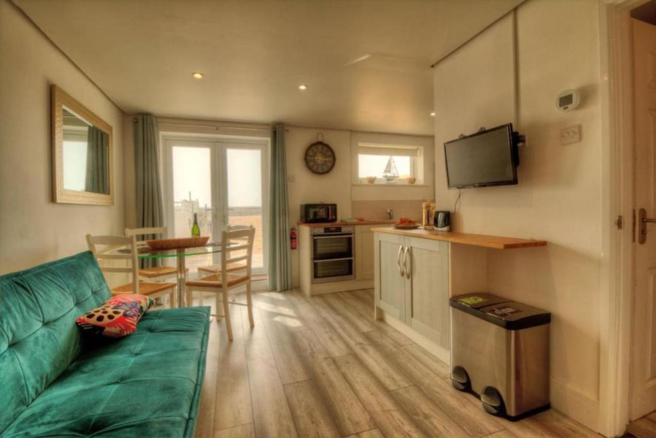 Air Maison - Solent View Beachfront Apartment جنوب هايلينغ المظهر الخارجي الصورة
